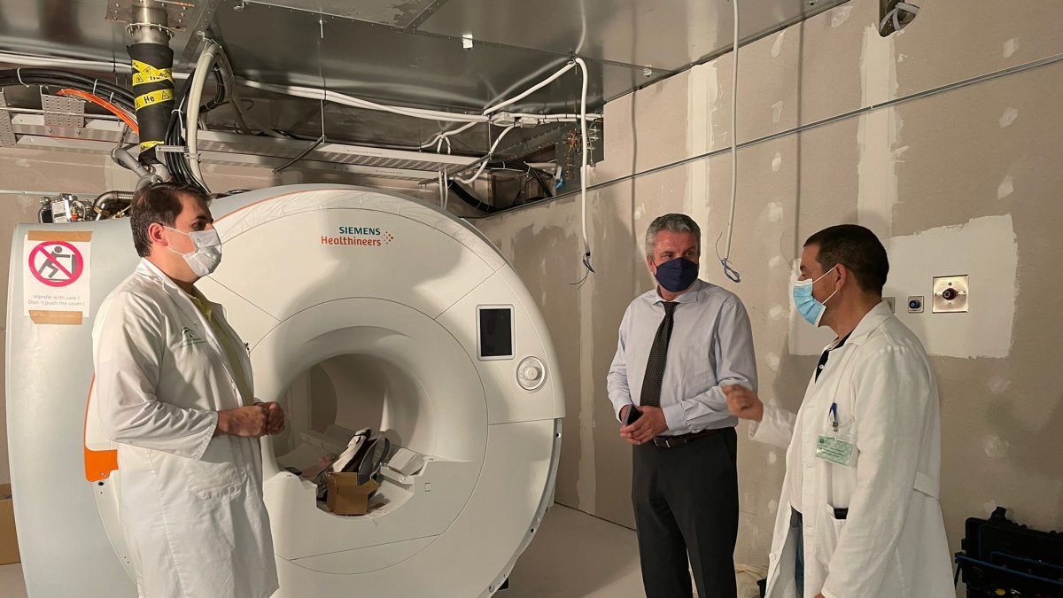 El delegado de Salud en su visita a las obras.