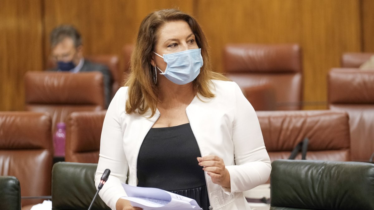Carmen Crespo en el Parlamento de Andalucía.