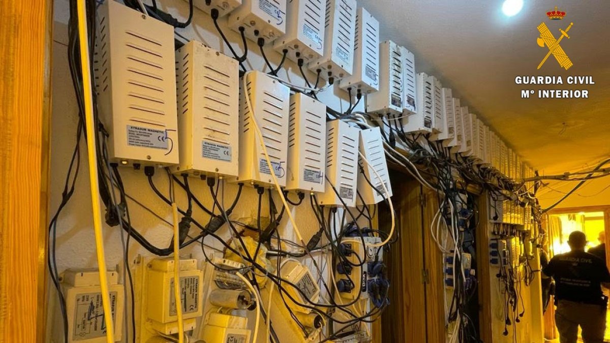 Enganches ilegales a la luz.