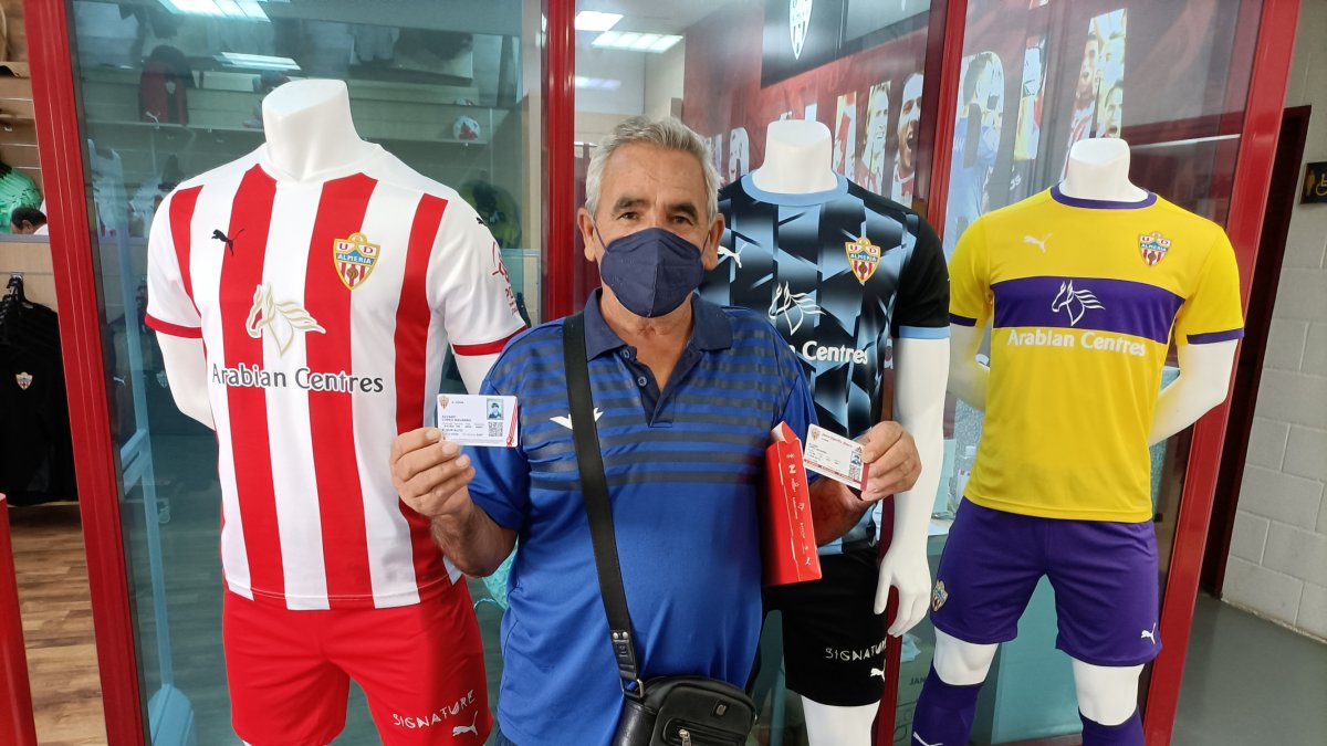 Antonio Navarro Cerdán llegó a las 7 de la mañana al Mediterráneo.