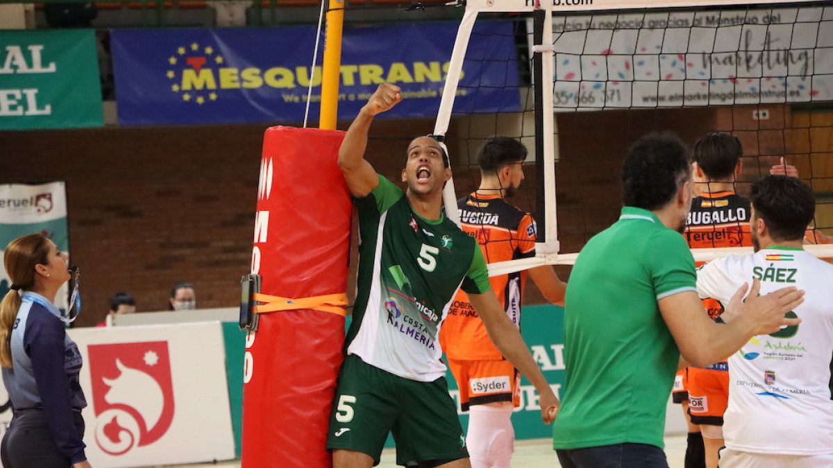 Javier Jiménez continuará defendiendo los colores de Unicaja.