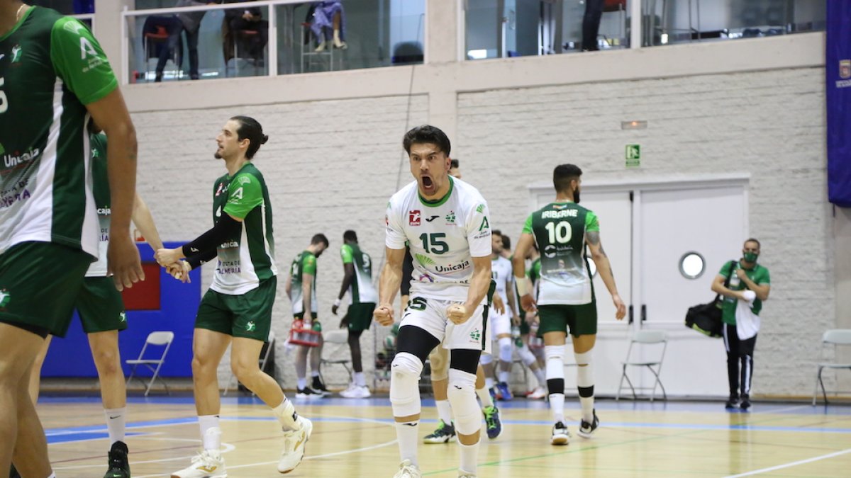 Curro Sáez es pura dinamita en la cancha con Unicaja Almería.