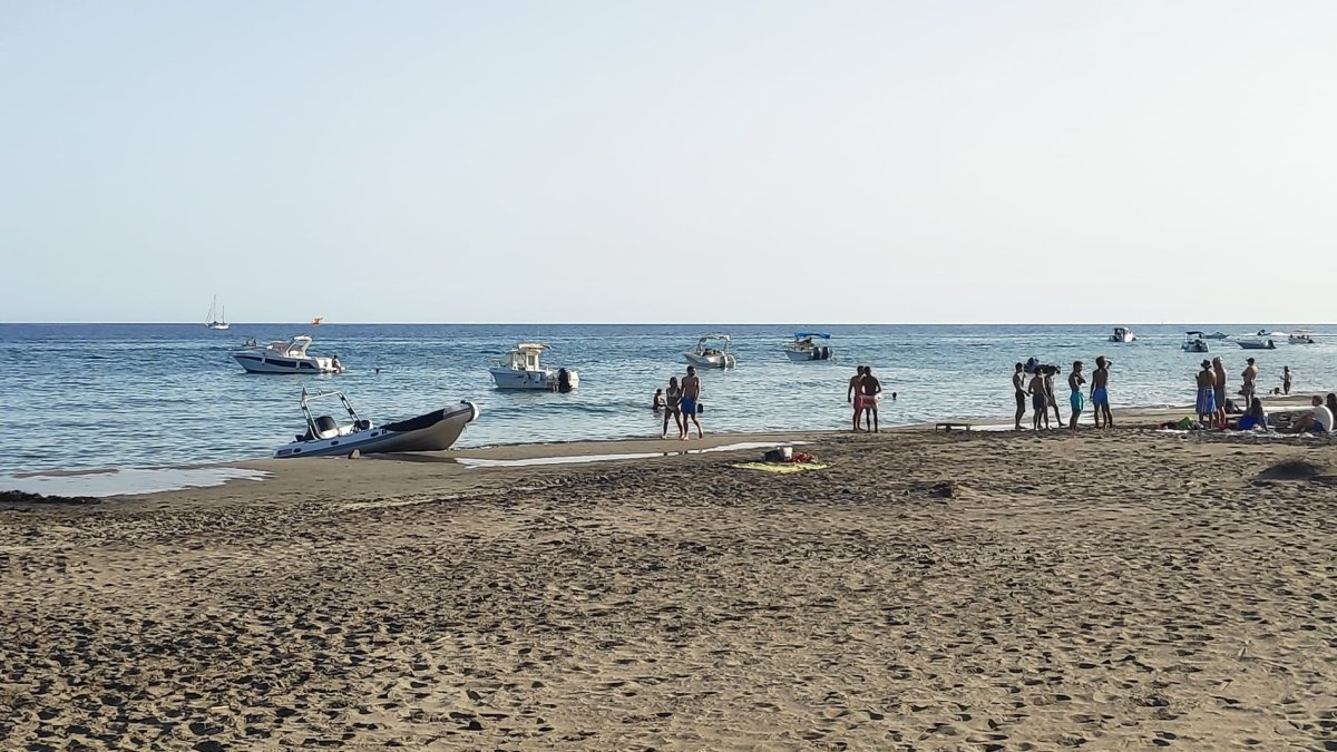 Nuevas normas para embarcaciones en tres playas de Cabo de Gata.