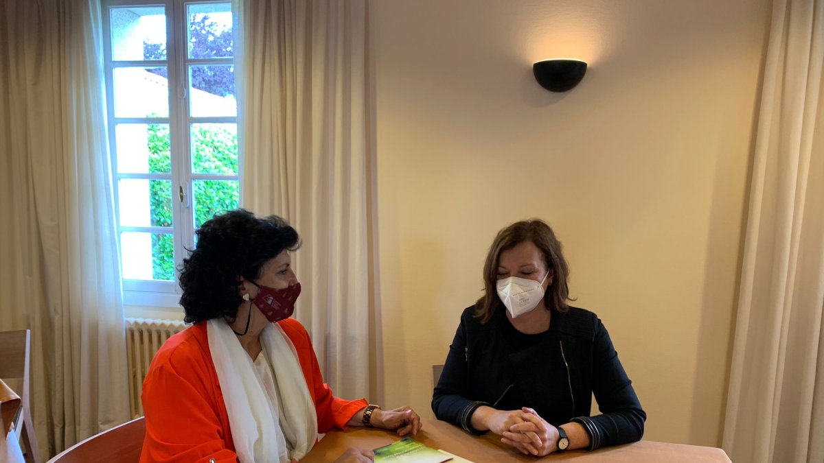 Carmen Navarro con Maravillas Espín.