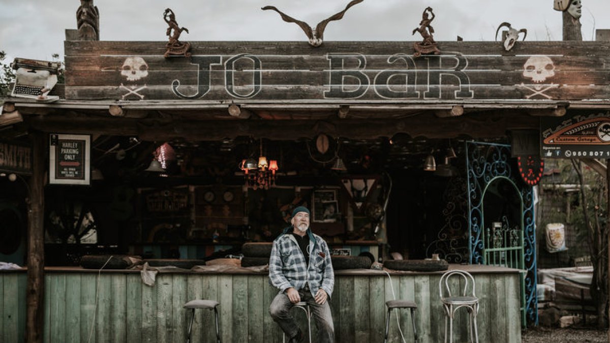 Jo, en su bar. Foto de Rosa Fenty.