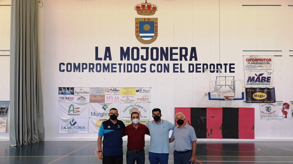 Los dirigentes del club dan un paso más en la formación.
