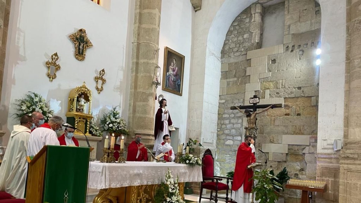 Momento de la misa en San Juan.