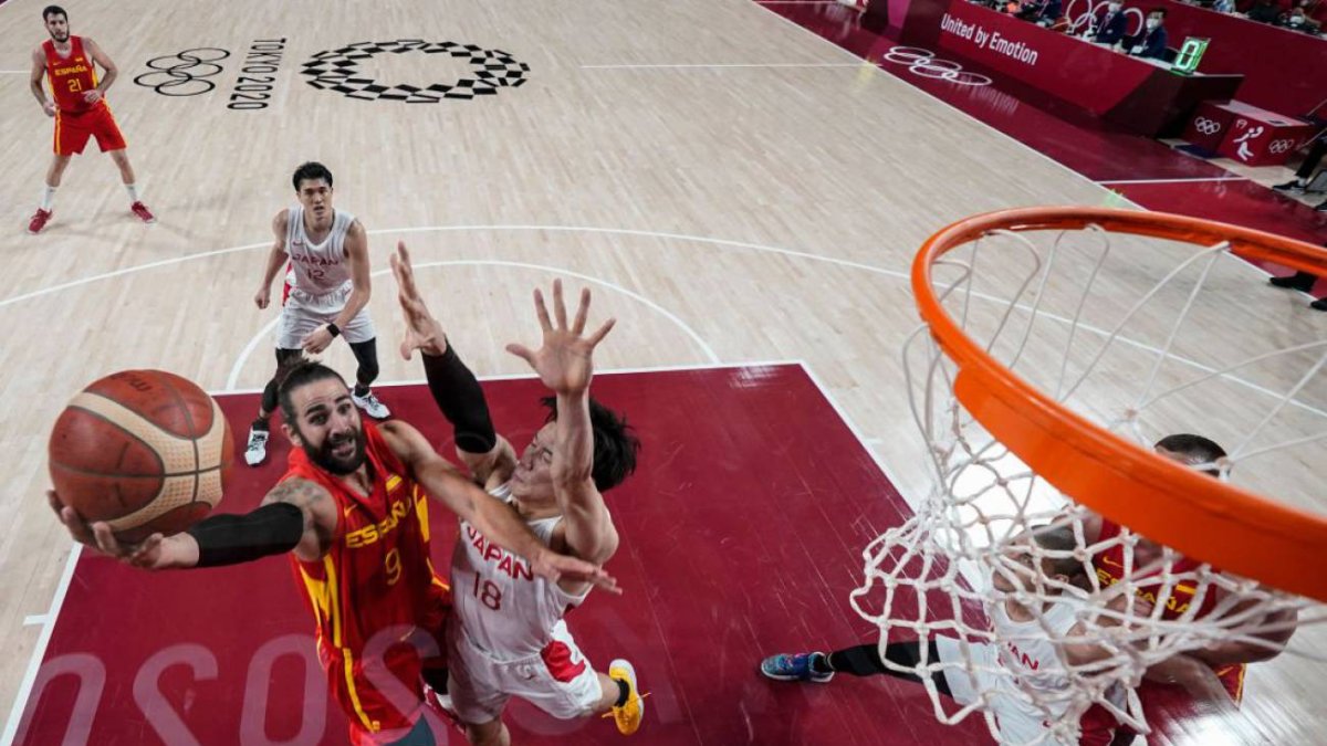 Ricky Rubio guía a España hacia la victoria frente a Japón.