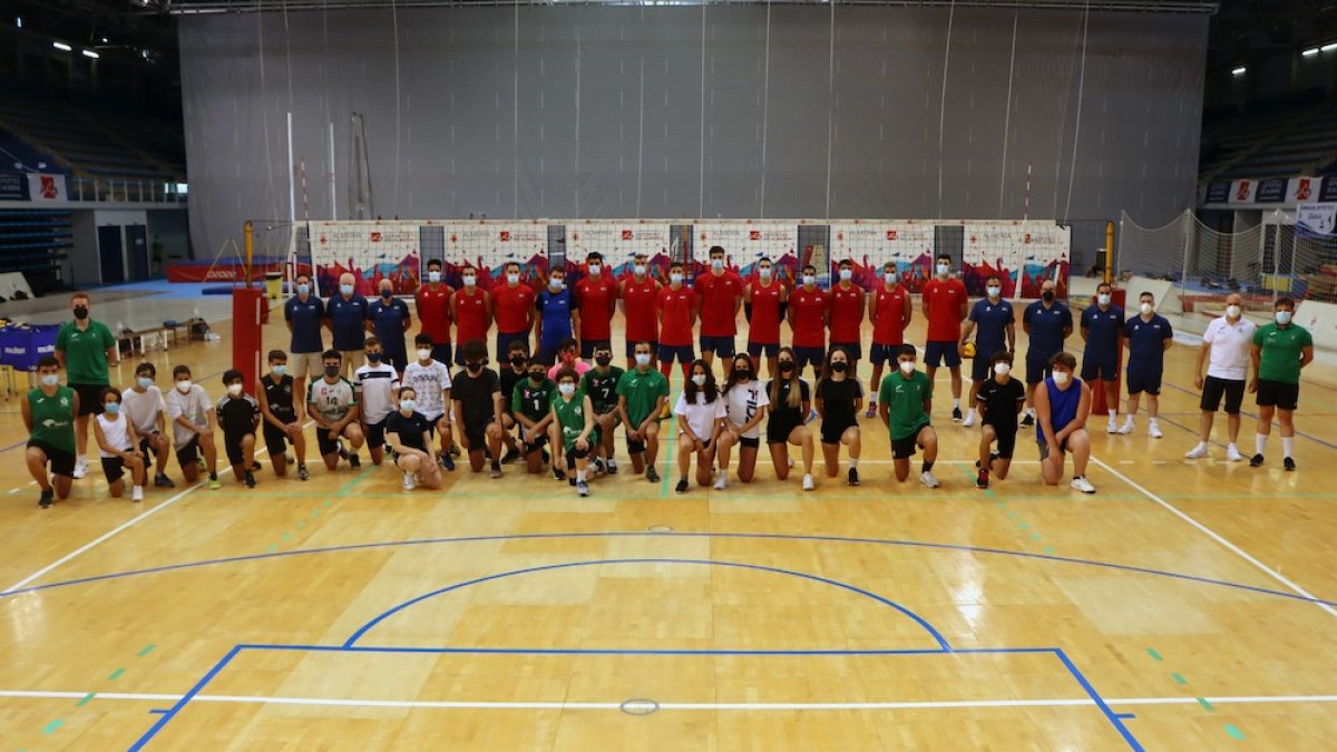 Foto de familia tras el duro entrenamiento.
