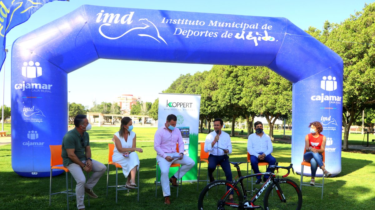 Presentación con el alcalde de El Ejido, Francisco Góngora, al frente.