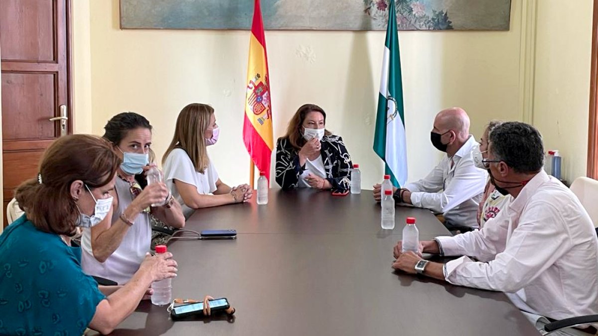 Reunión entre Carmen Crespo y Antonio Bretones.