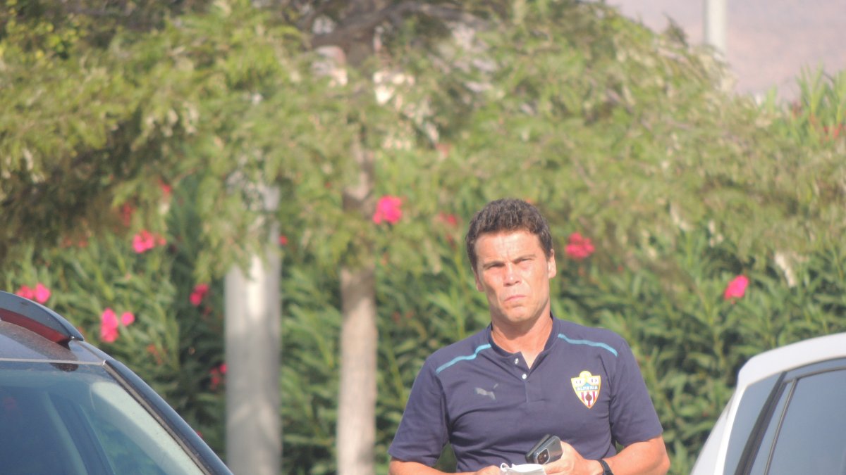 El entrenador rojiblanco llegando al Estadio de los Juegos Mediterráneos.