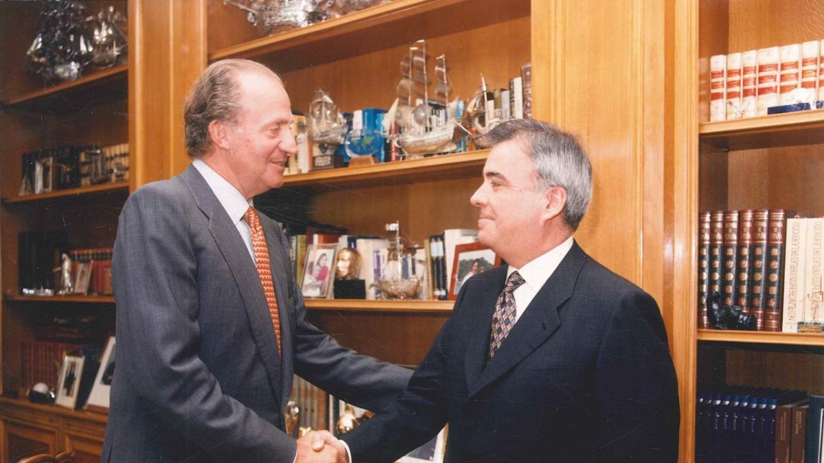 El autor recibido por el Rey juan Carlos en el Palacio de la Zarzuela.