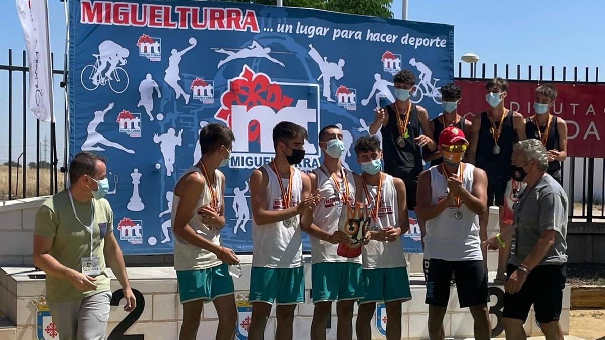 El equipo almeriense en el podio.