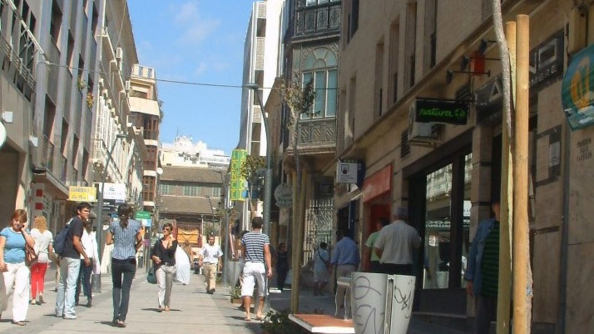 Establecimientos de la capital en la calle Reyes Católicos.