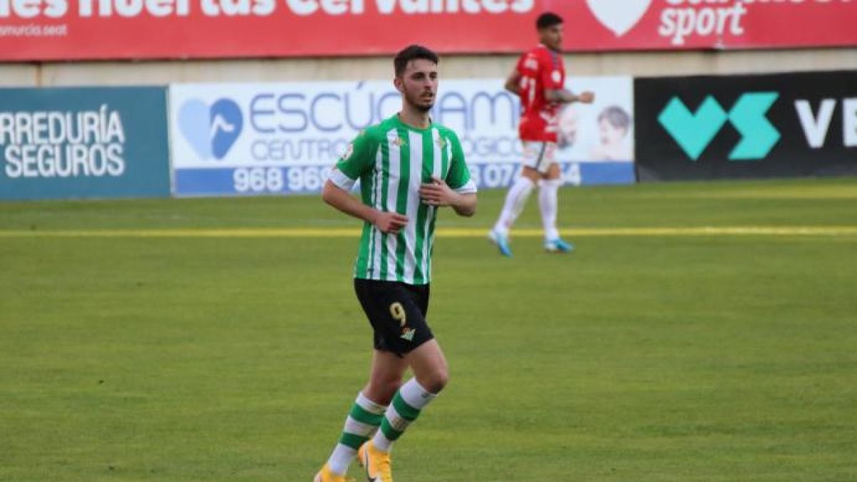 Raúl se queda en el equipo verdiblanco.
