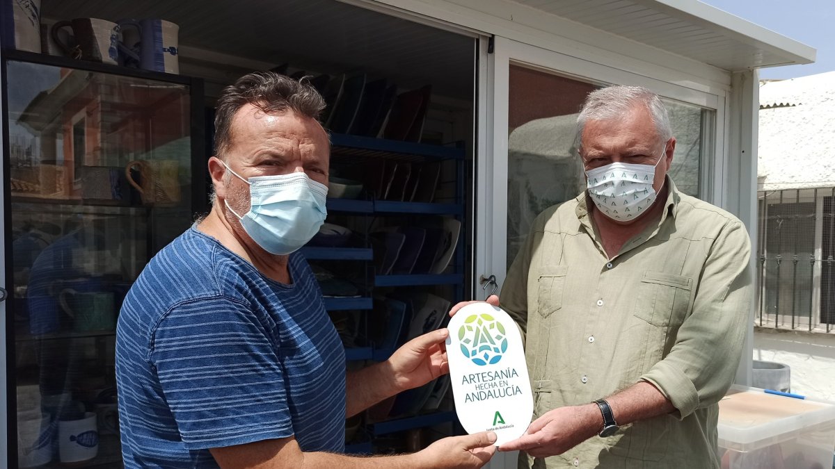 Entrega de la placa de la nueva marca ‘Artesanía\'