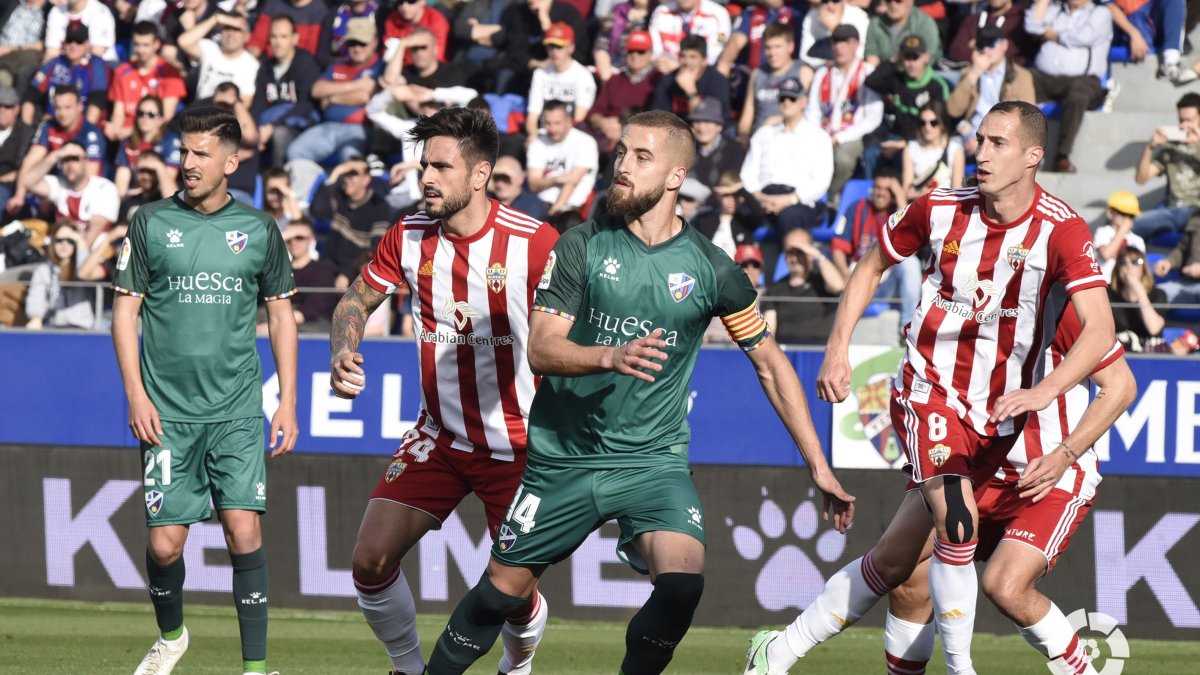 Pulido en el Huesca-Almería de la Liga 19-20.