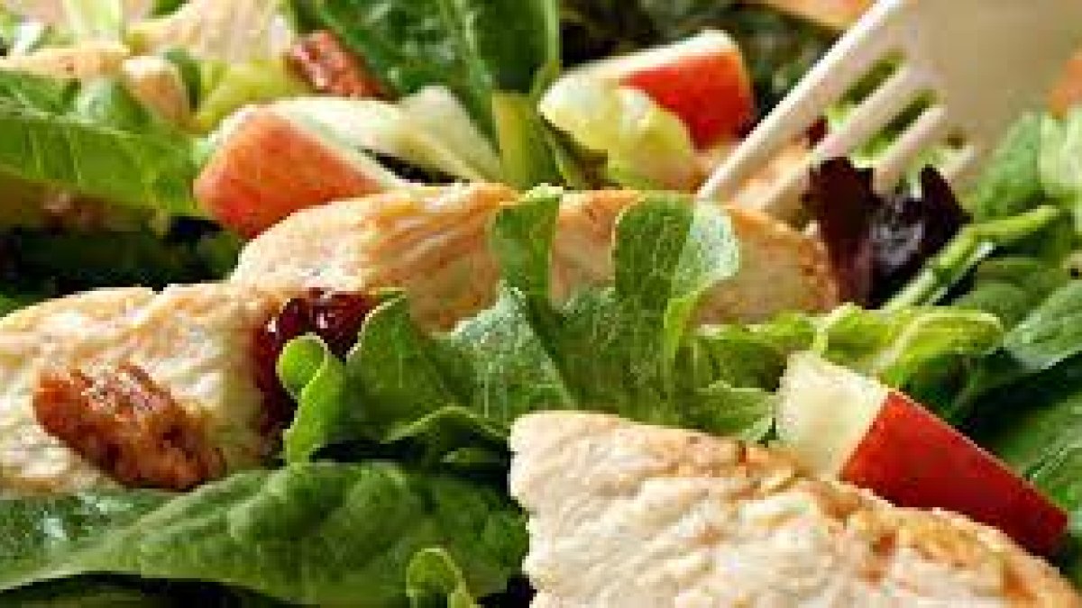 Ensalada de pollo para almorzar-