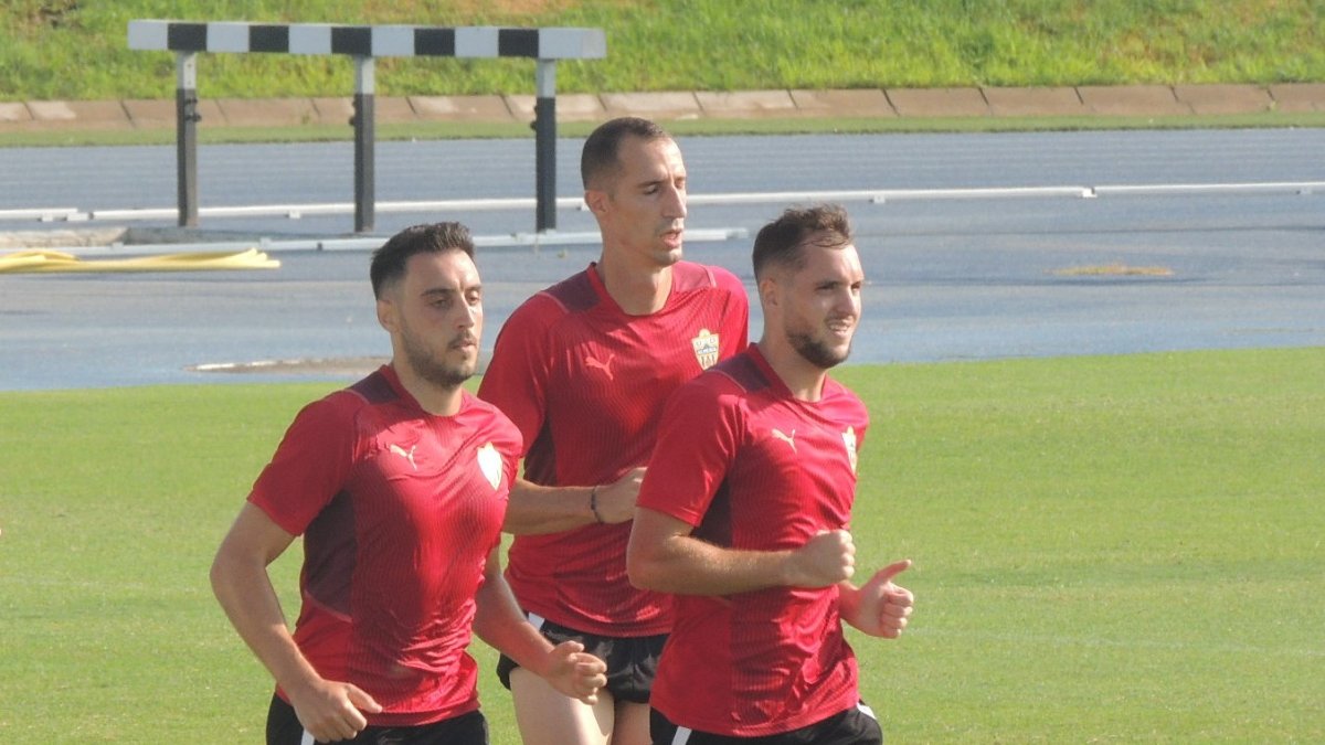 Aguza, Petrovic y Vada.