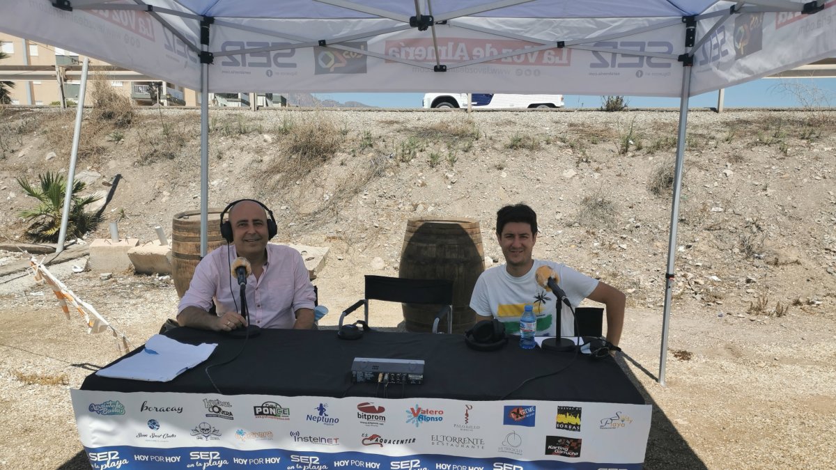 El alcalde de Huércal-Overa, Domingo Fernández y el periodista Guillermo Mirón.