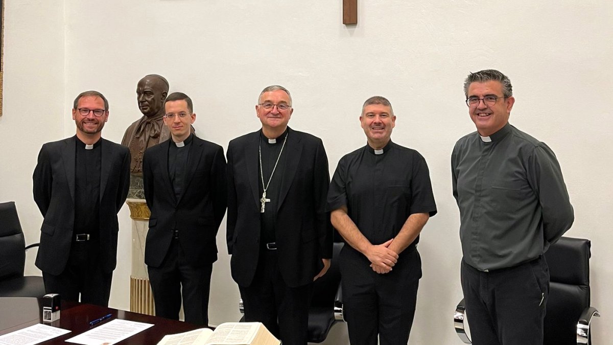 Foto de familia de la toma de posesión del nuevo rector del Seminario.