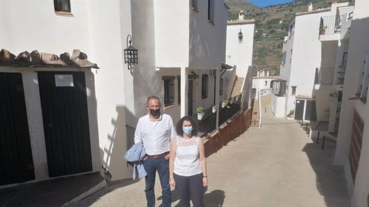 l delegado territorial pudo conocer, de manos de la primera edil, más detalles de los servicios del pueblo.