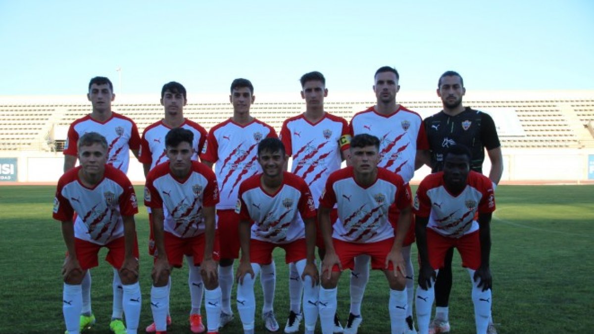 El primer once de Óscar Fernández con el filial del Almería.