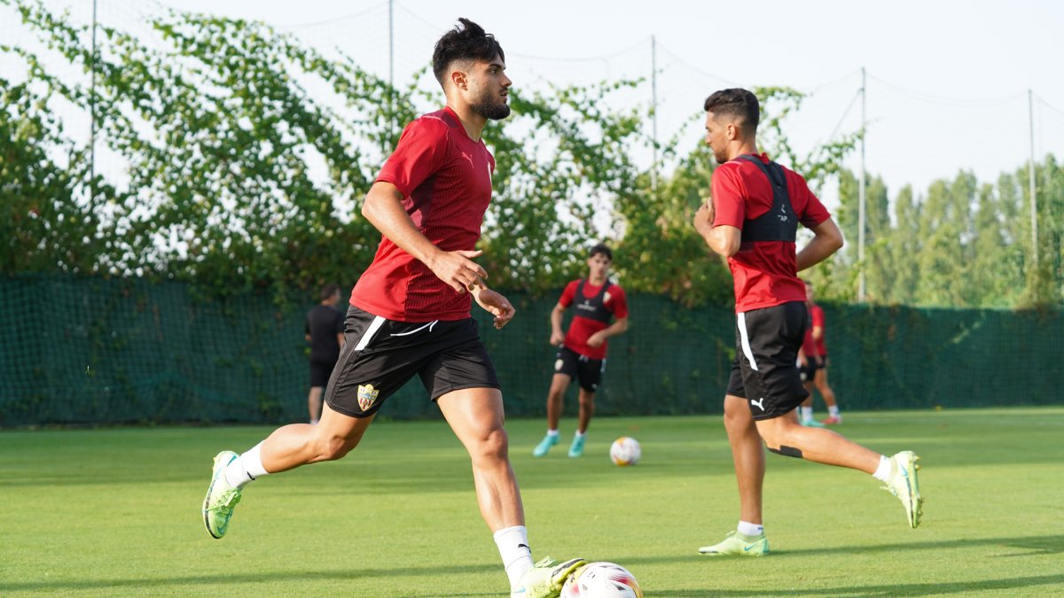 Arnau está inscrito como jugador del filial.