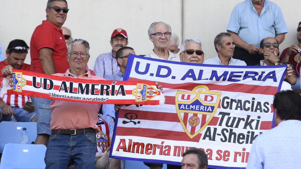 Al Almería le permiten 4.100 espectadores en el primer partido de Liga.