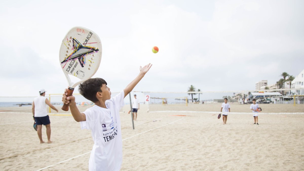 Un gran torneo de tenis playa.