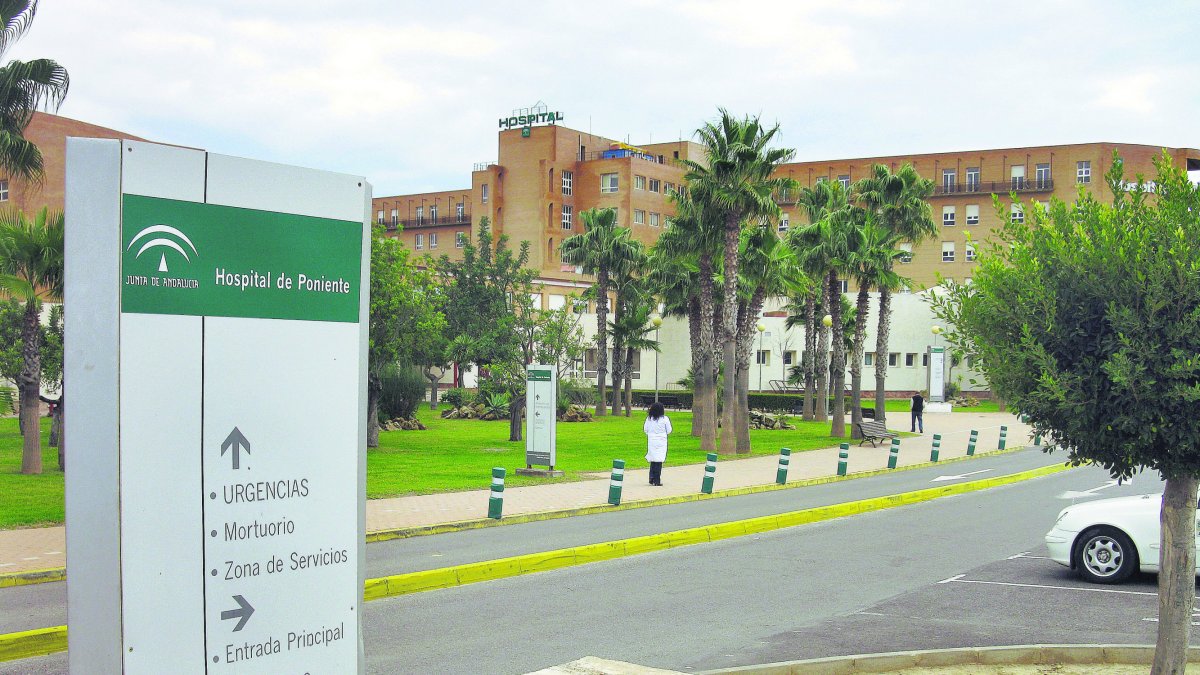 El Hospital de Poniente es la sede de la Agencia Pública Empresarial Sanitaria Hospital de Poniente.
