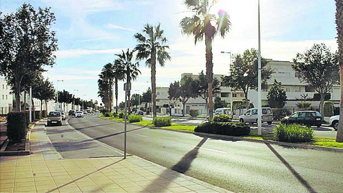 Foto de una de las calles de la urbanización de El Toyo