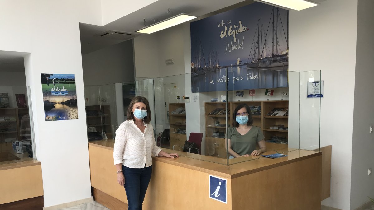 Luisa Barranco en la oficina de Turismo