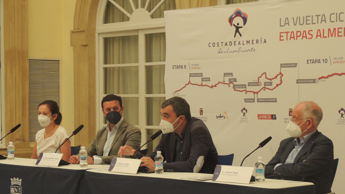 Luis Guillén en la presentación de La Vuelta en la Diputación.