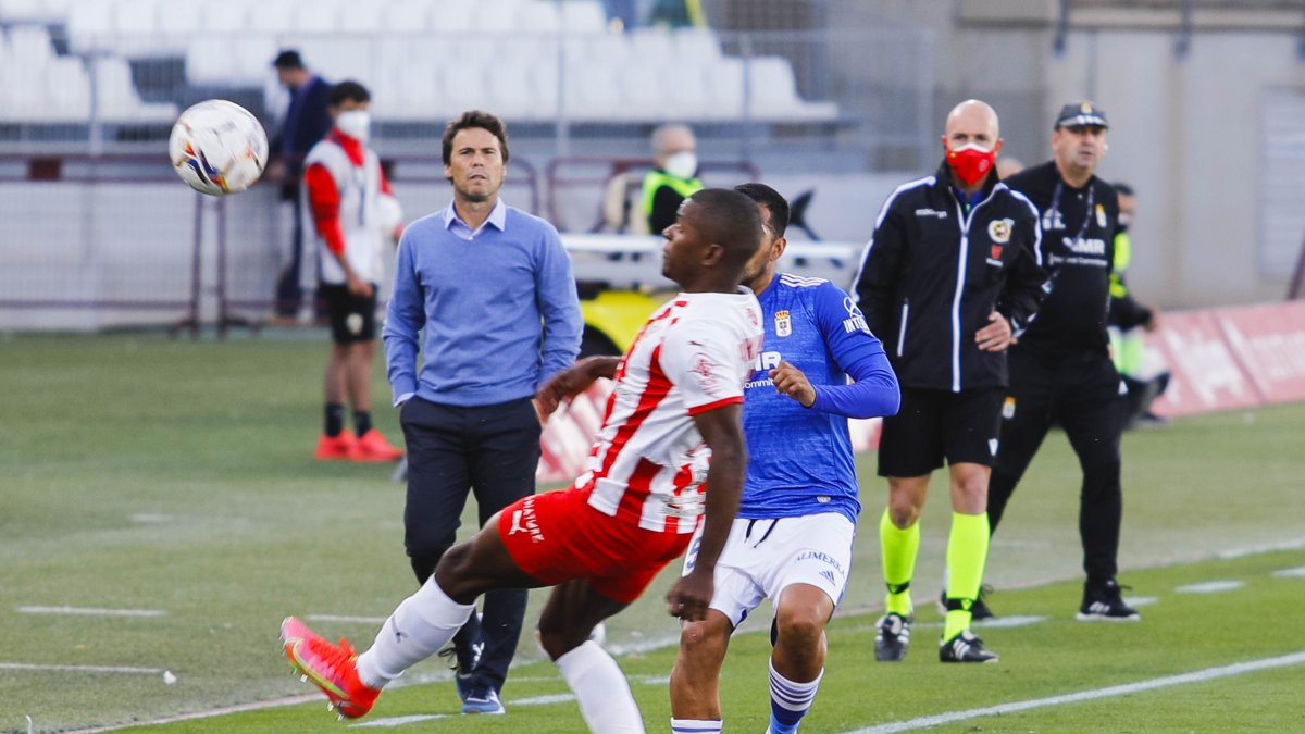 Akieme y Rubi en el partido contra el Real Oviedo el pasado 1 de mayo.