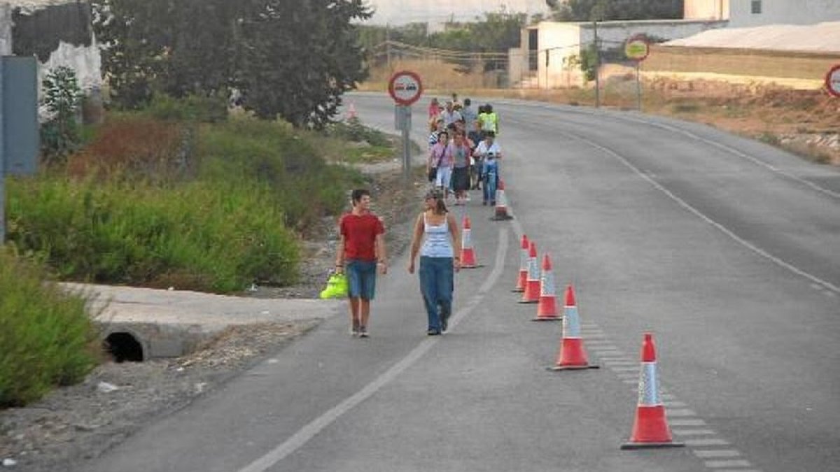 Imagen de archivo de peregrinos haciendo el camino de regreso.