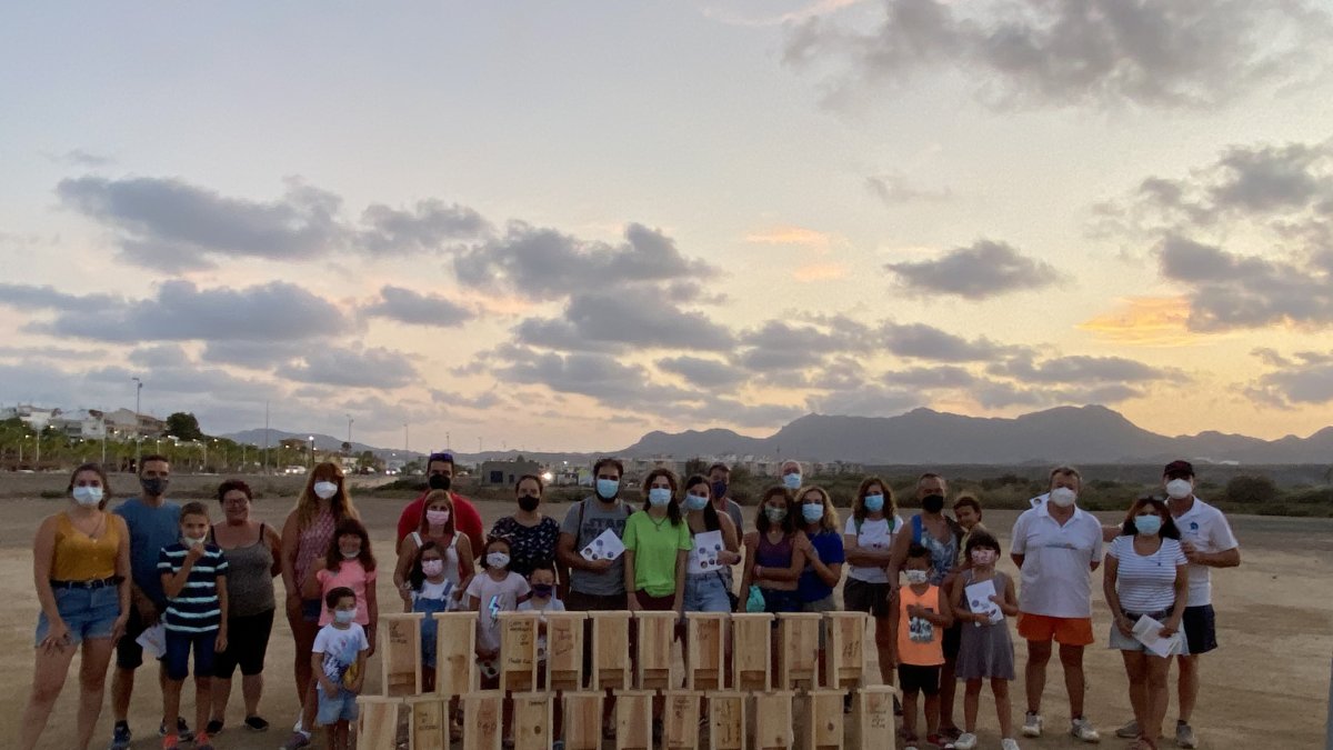 Construcción de casas de murciélago en San Juan de los Terreros.