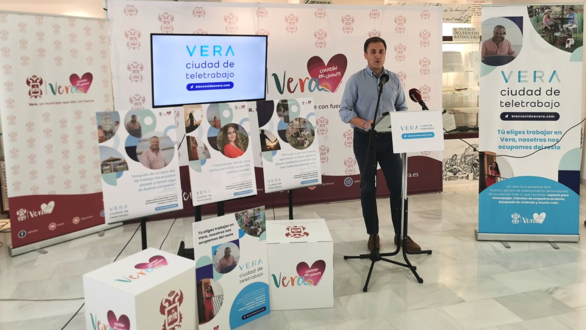 El teniente de alcalde, Alfonso García, en la presentación de la iniciativa.