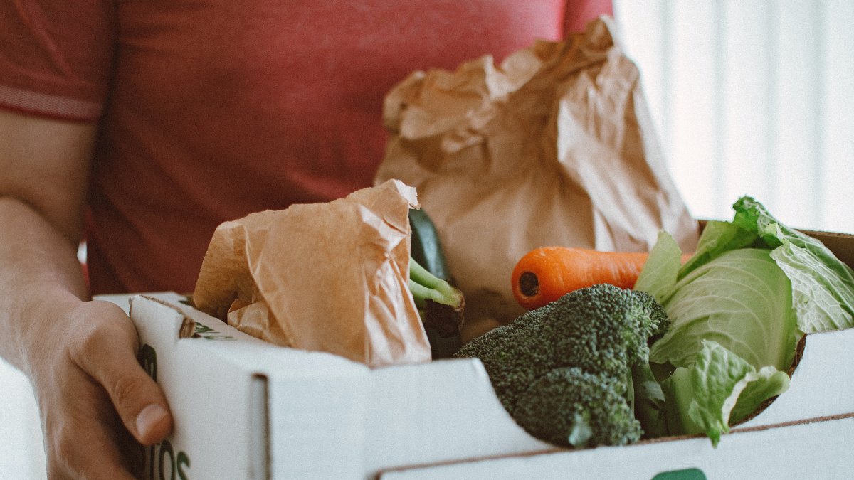 Ingredientes para una ensalada. Foto: Lisa / Pexels.