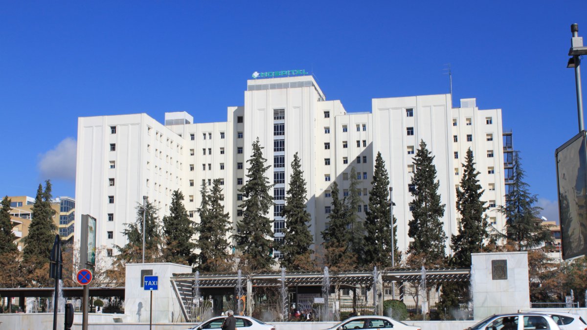 Hospital granadino Virgen de las Nieves al que fue trasladada la víctima.