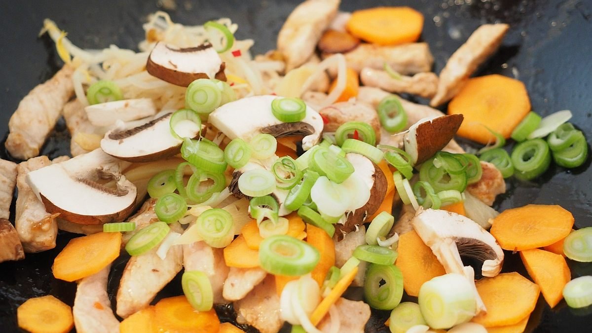 Pollo salteado con verduras.