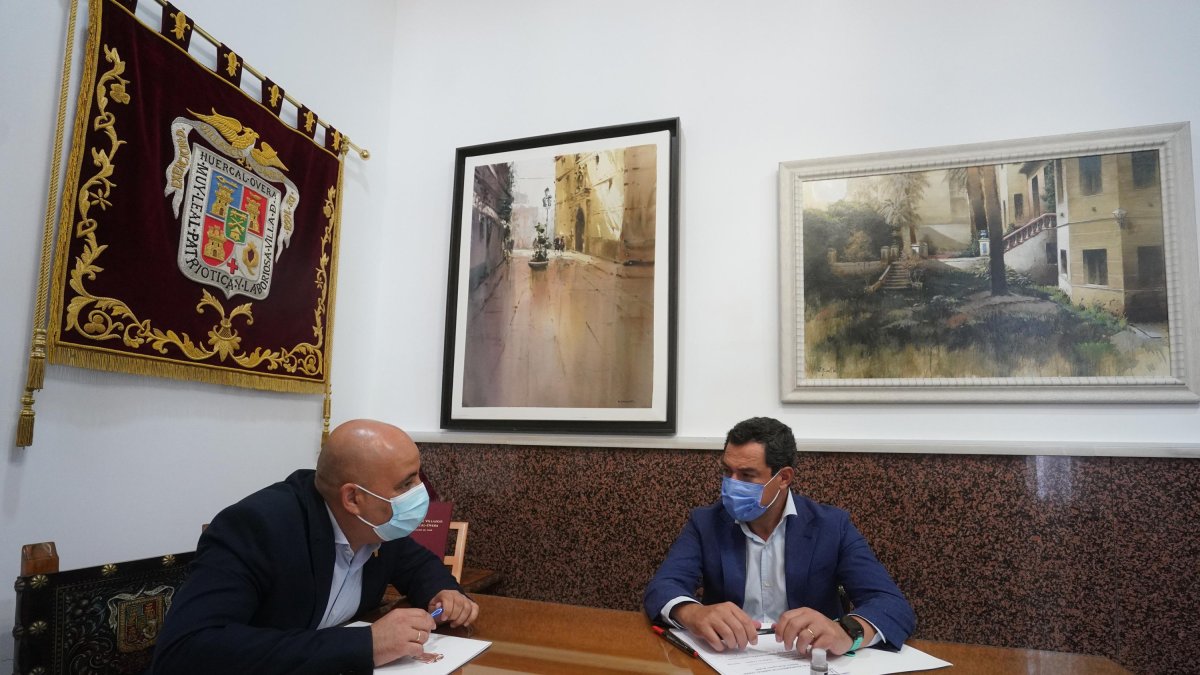 Reunión entre Juan Manuel Moreno y el alcalde Domingo Fernández.