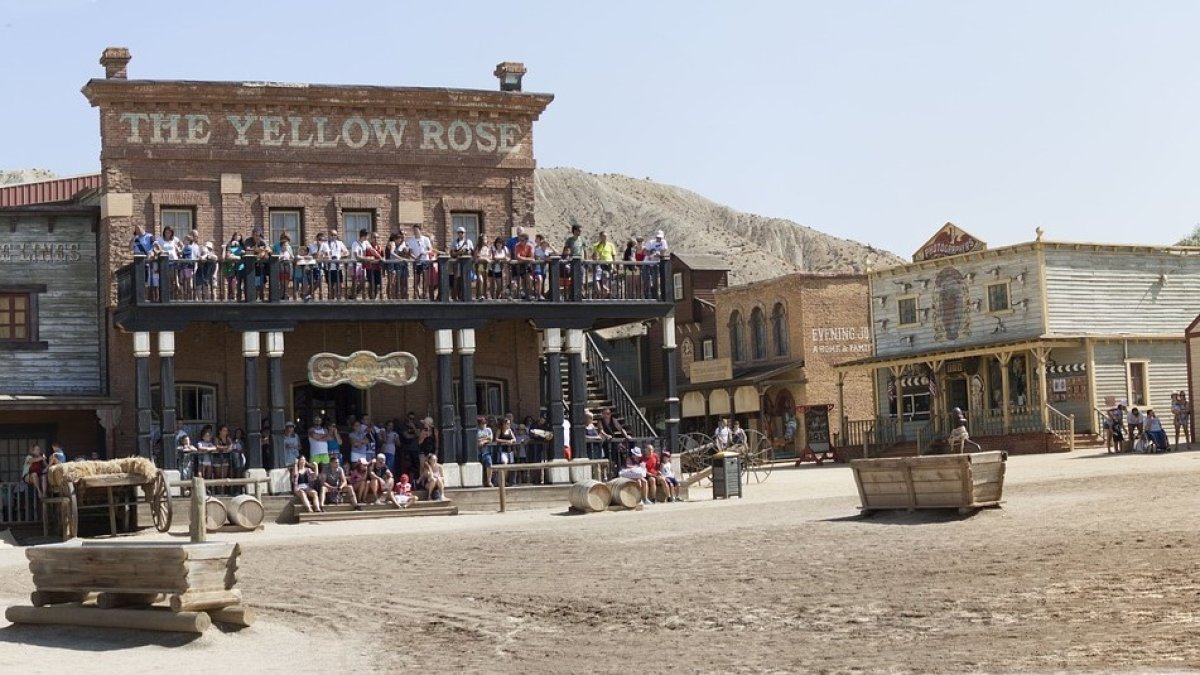 Espectáculo en el poblado Oasys MiniHollywood.