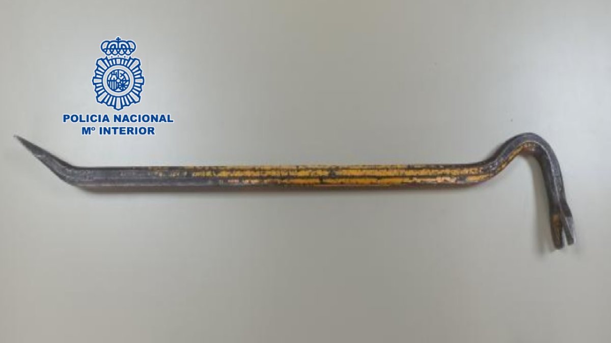 El detenido fracturaba las máquinas recaudadoras.