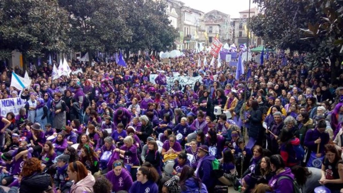 Manifestantes durante la concentración del 8-M.