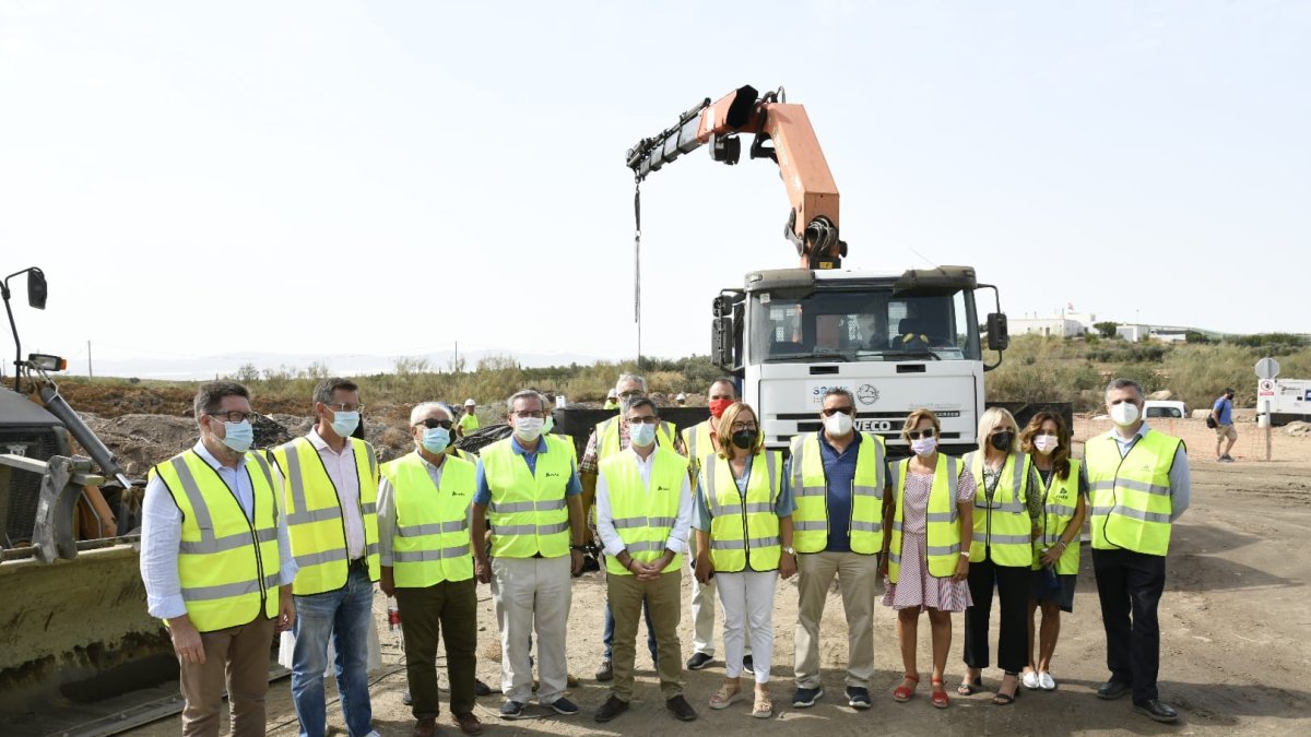 El ministro de Presidencia, Félix Bolaños, hace tres semanas durante una visita a las obras del AVE en Almería