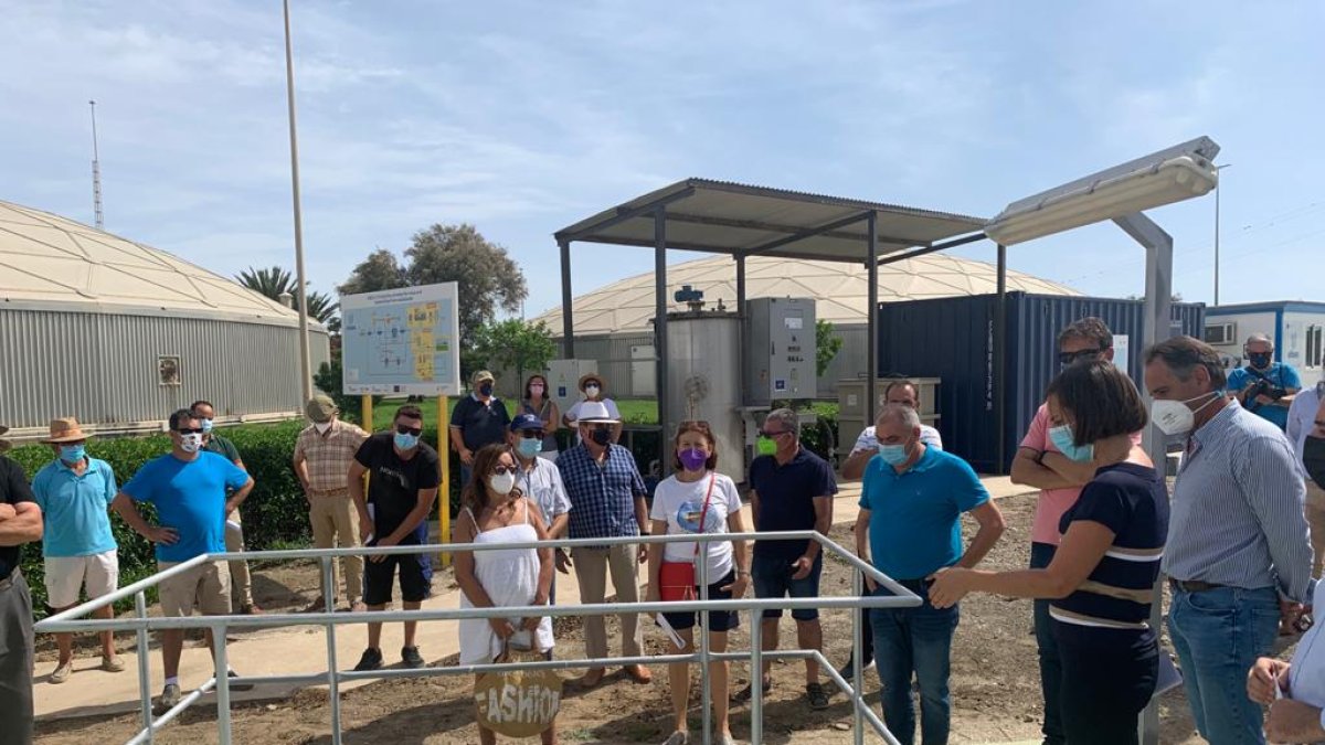 Regantes y agricultores en la EDAR