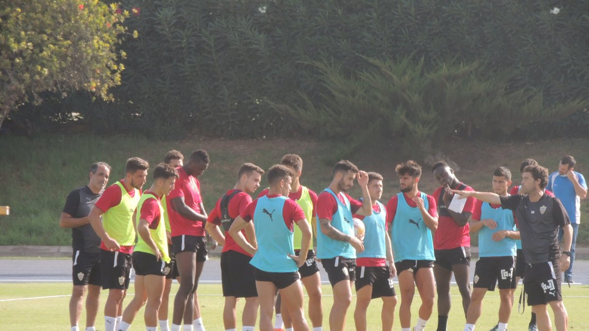 Rubi dando instrucciones al equipo con Nieto recuperado.