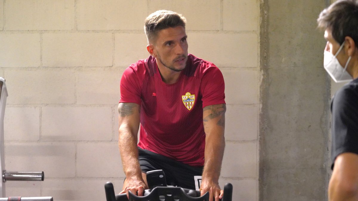 Carriço haciendo bicicleta en la zona mixta del Mediterráneo.